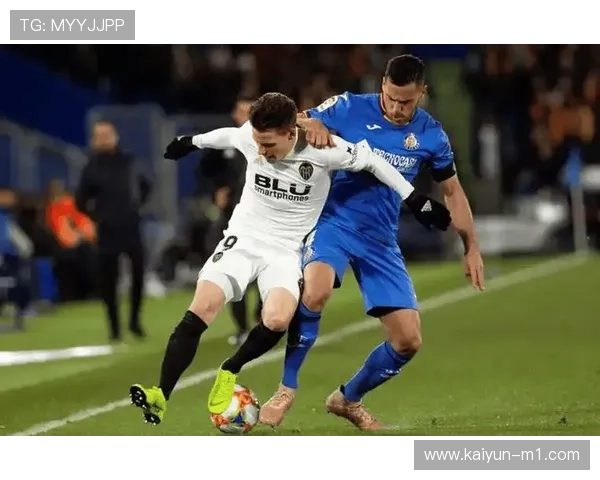 塞尔塔防线由斯塔费尔特领衔稳固，两回合仅失一球展现防守硬度